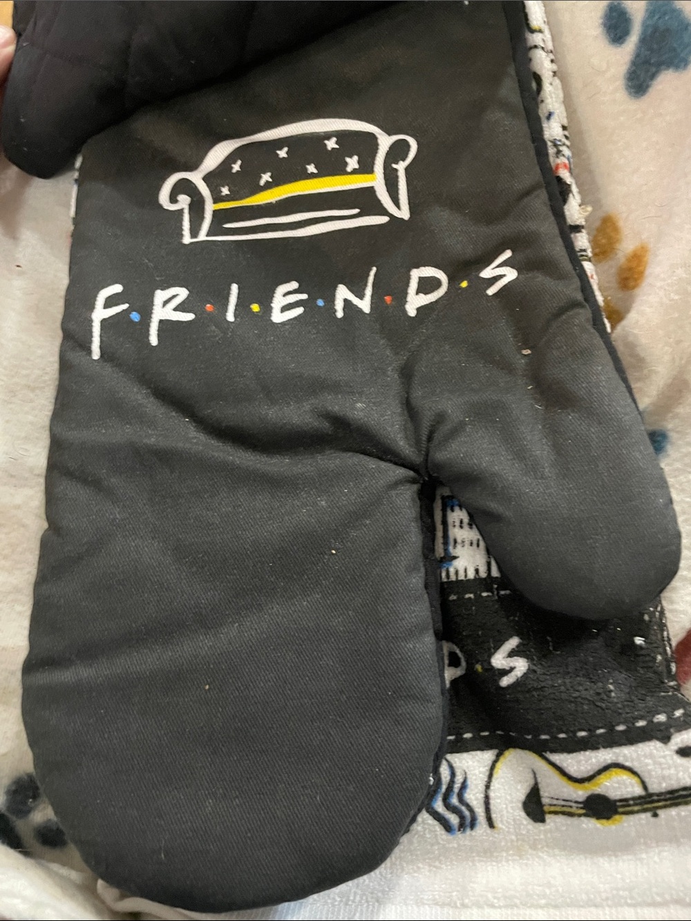FRIENDS White Black Yellow Blue Graphic Oven Mitt and Pot Holder and Towel Set - Picture 2 of 3
